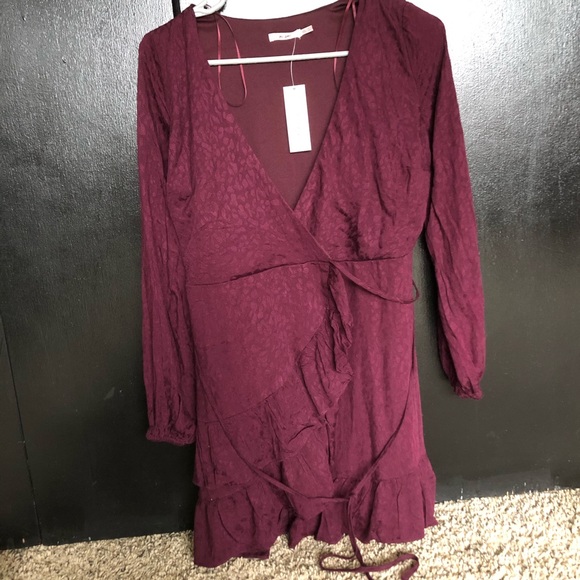 Francesca’s Burgundy Leopard Print Tie Dress - Picture 1 of 6